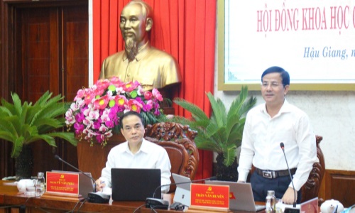 Đoàn khảo sát Hội đồng khoa học Các cơ quan đảng Trung ương làm việc tại tỉnh Hậu Giang